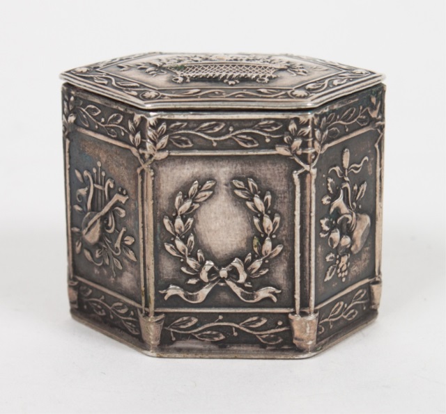 Appraisal: Continental silver hexagonal pill box in H ozt