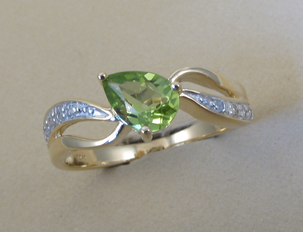 Appraisal: PERIDOT AND DIAMOND RING k yellow gold and set with