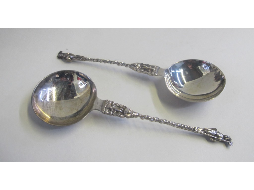 Appraisal: Cased pair of silver serving spoons with figural finials Chester