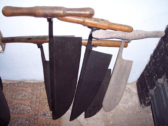 Appraisal: Sundry hay cutters each with turned wood double handle