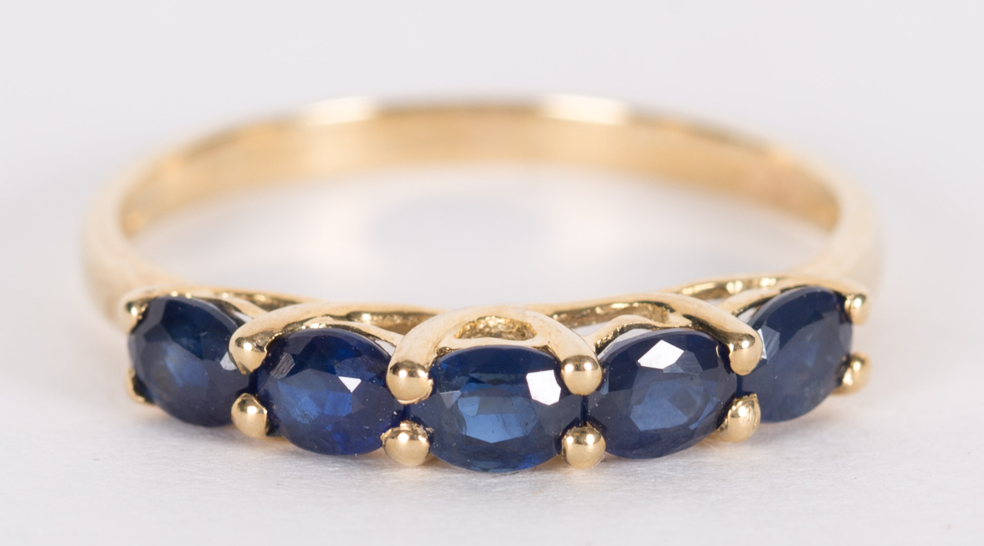 Appraisal: A Gold Sapphire Ring mounting in K with sapphires size