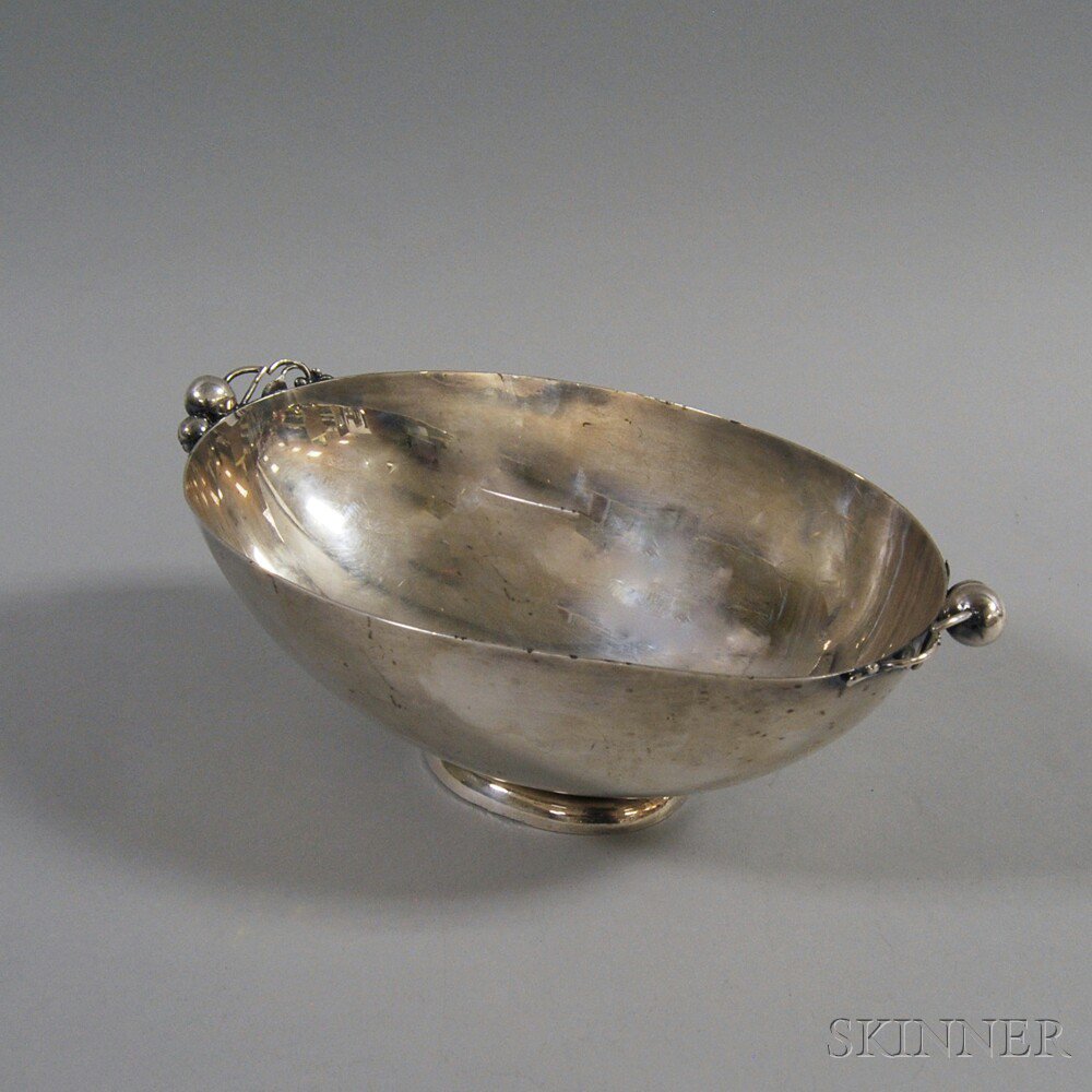 Appraisal: International Silver Apple Sterling Silver Presentation Bowl the oval bowl