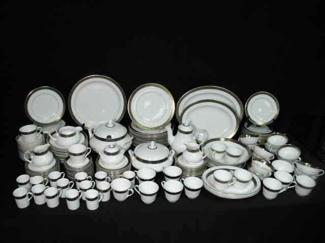 Appraisal: Royal Doulton ''Rochelle'' porcelain dinnerware set pieces Includes fruit bowls