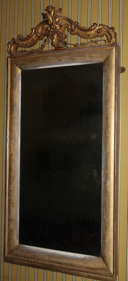 Appraisal: A thC gilt gesso wall mirror with a 'C' scroll