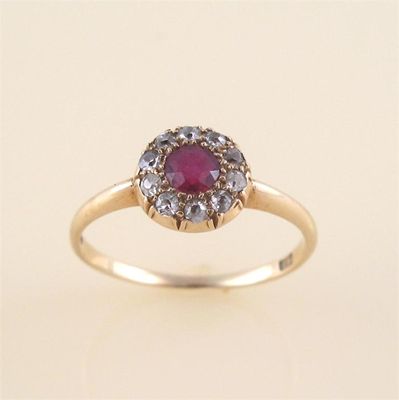 Appraisal: A small ruby and diamond cluster ring set in ct