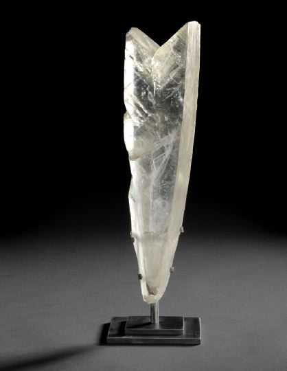 Appraisal: Large Quartz Strata Specimen of spearhead form presented on a