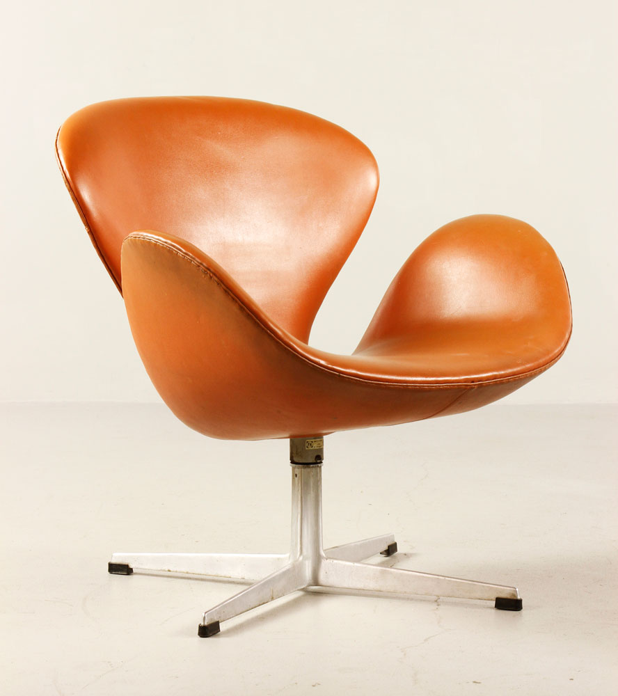 Appraisal: - Jacobsen for Hansen Swan Chair Arne Jacobsen for Fritz