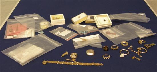 Appraisal: Various jewellery items to include loose stones etc