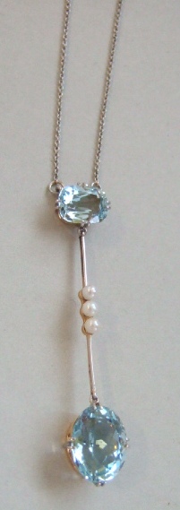 Appraisal: An aquamarine and cultured pearl pendant necklace claw set with