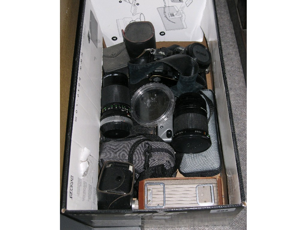 Appraisal: Box of cameras and accessories