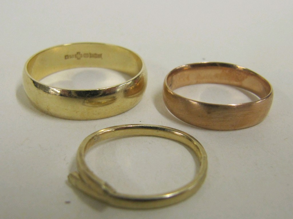 Appraisal: Three ct gold wedding bands Approx gms