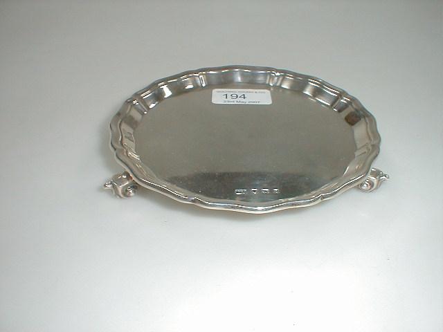 Appraisal: A Viners silver card tray Sheffield