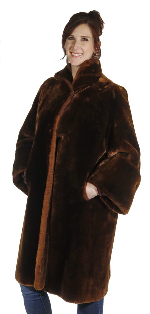 Appraisal: WOMEN'S BROWN MOUTON FUR COAT Vintage Mouton Coat with cuff