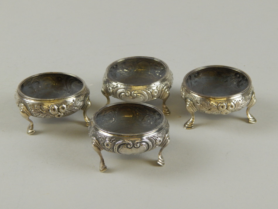 Appraisal: A set of four early George III silver cauldron salts