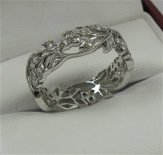 Appraisal: DIAMOND AND K WHITE GOLD RING The pierced white gold