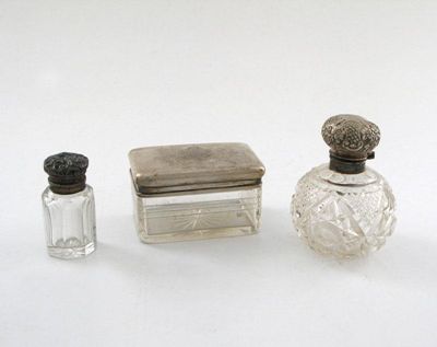 Appraisal: A quantity of dressing table items thirteen cut-glass mounted scent