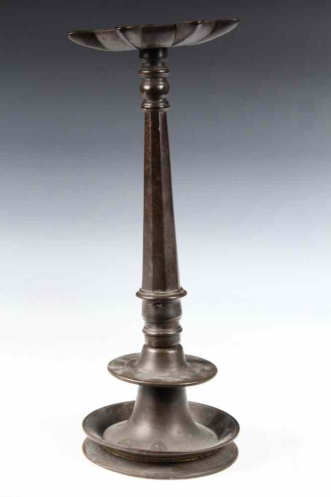 Appraisal: EARLY ISLAMIC BRONZE OIL LAMP STAND- in cast bronze bearing