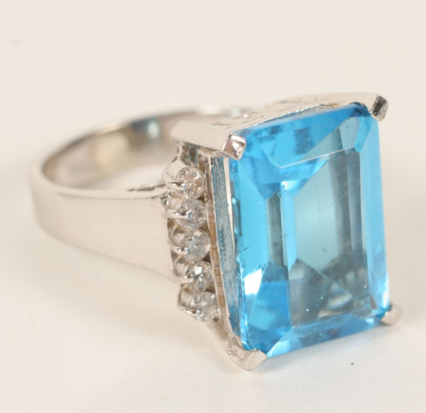 Appraisal: Gold K white gold ring with emerald cut London blue