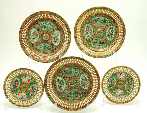 Appraisal: Two small and three larger reticulated or basket pattern plates