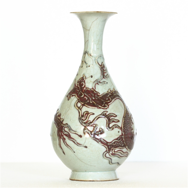 Appraisal: Chinese underglaze copper-red porcelain vase surface is covered with cracks