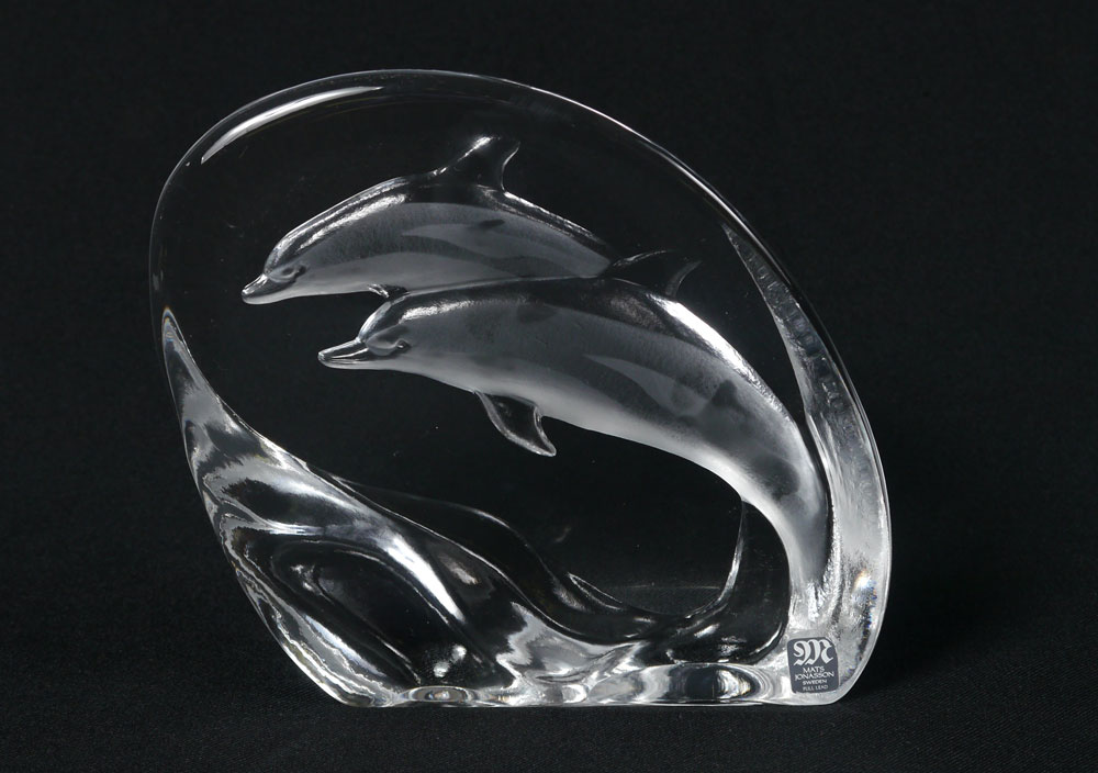 Appraisal: MATS JONASSON DOLPHIN CRYSTAL SCULPTURE Original label on back measures