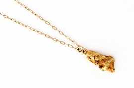 Appraisal: A gold nugget pendant on a gold plated chain length