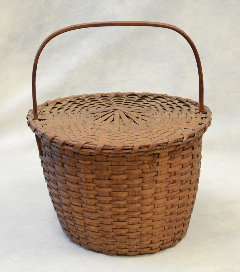 Appraisal: New Jersey lidded egg basket with high kick-up wonderful dark