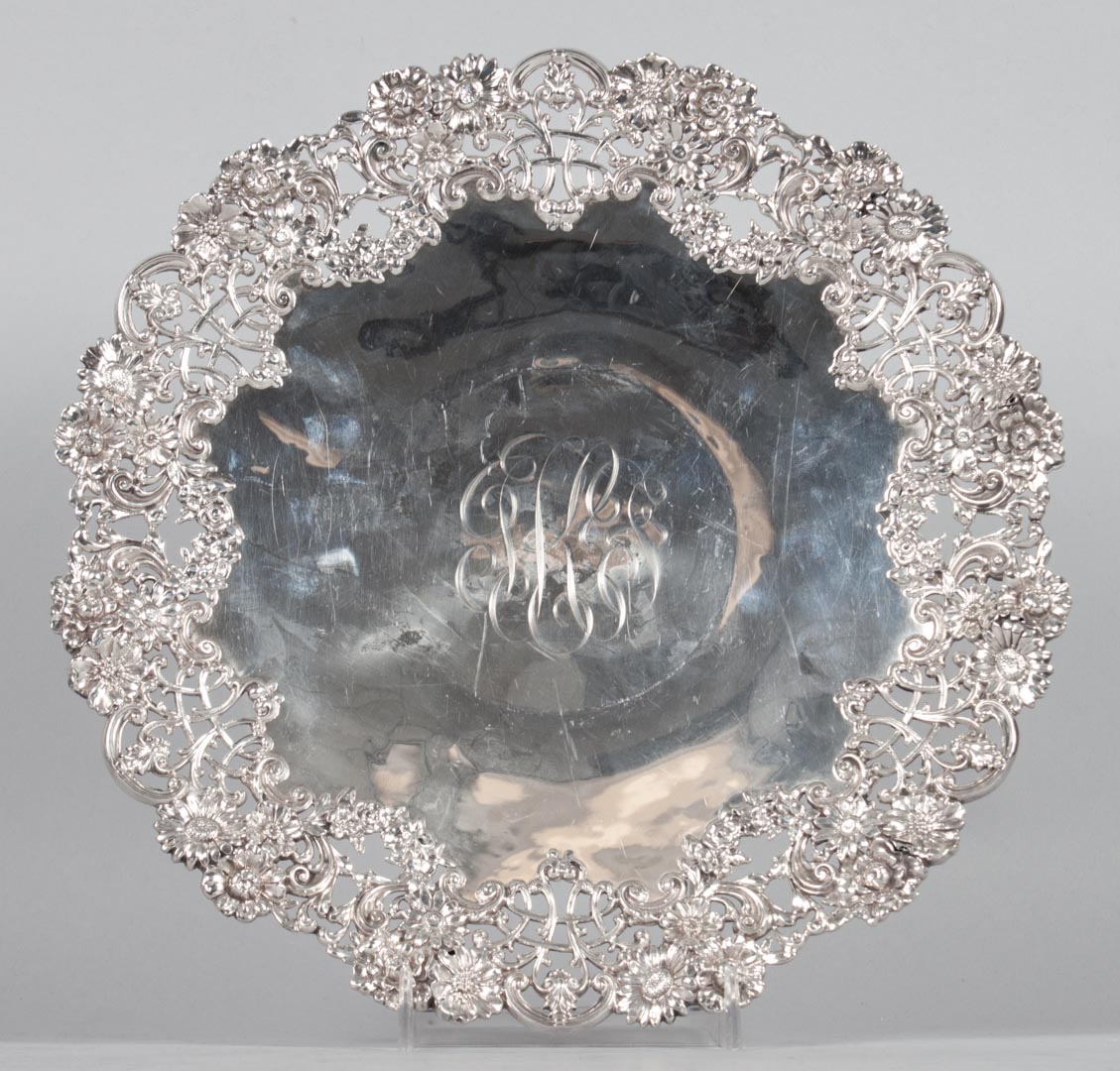 Appraisal: American reticulated repousse silver cake stand Graff Washbourne Dunn early