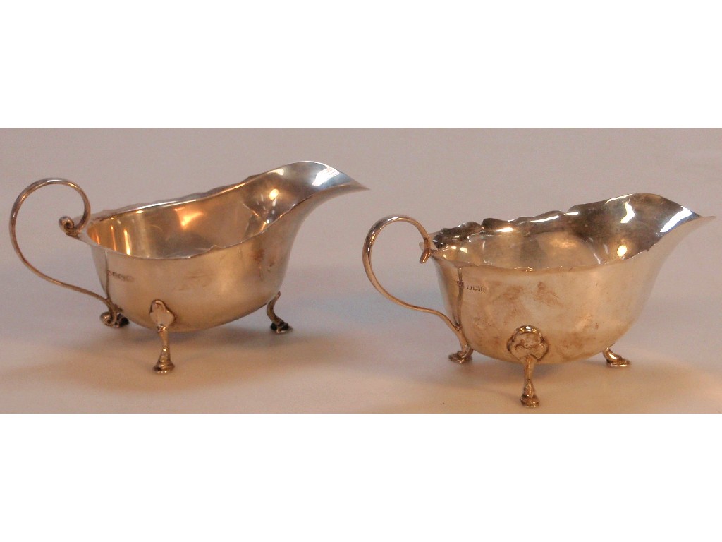 Appraisal: A mid thC silver sauceboat with bracketed rim scroll handle