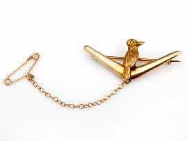 Appraisal: A vintage ct gold kookaburra perched on a boomerang brooch