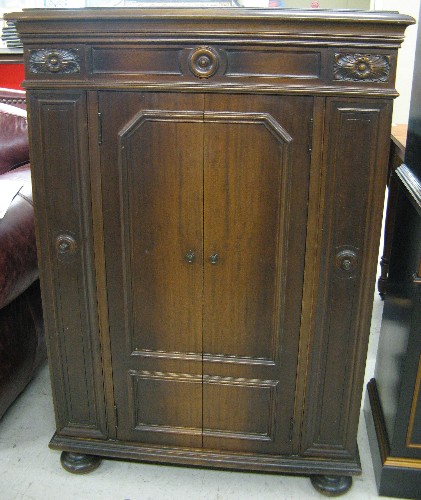 Appraisal: VICTROLA DISC PHONOGRAPH Credenza model - c Dimensions H x