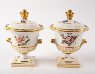 Appraisal: A pair of Chamberlains Worcester dessert tureens and covers cm