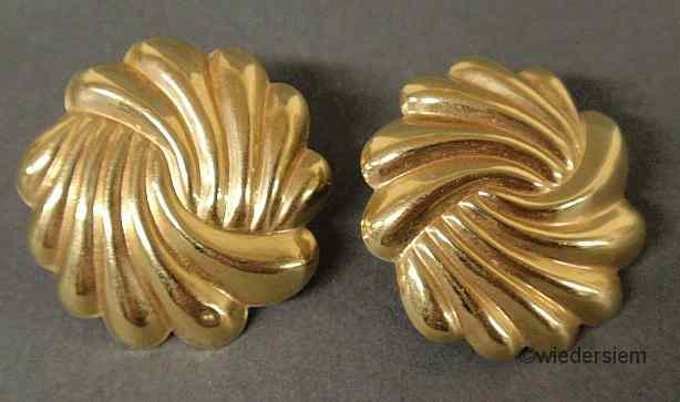 Appraisal: Pair of k y g round double fan swirl earrings