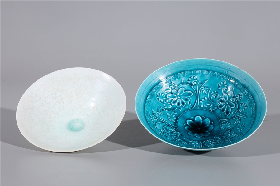 Appraisal: Two Chinese early style ceramic bowls turquoise and white glaze