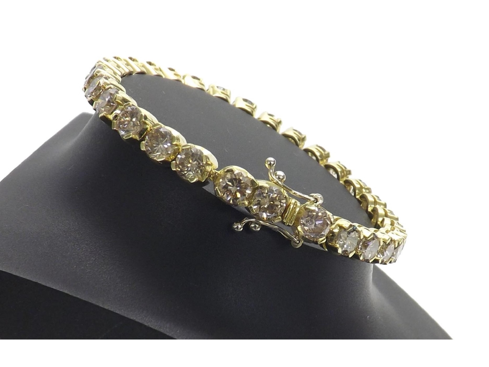 Appraisal: Stunning ct diamond tennis bracelet with thirty round brilliant-cut diamonds