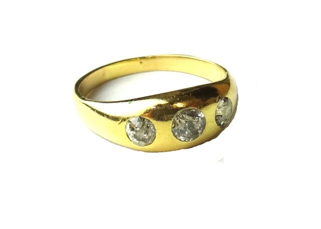 Appraisal: A gold and diamond set three stone ring gypsy set