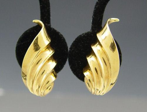 Appraisal: K YELLOW GOLD EARRINGS Elegant scrolling ribbed clip back earrings