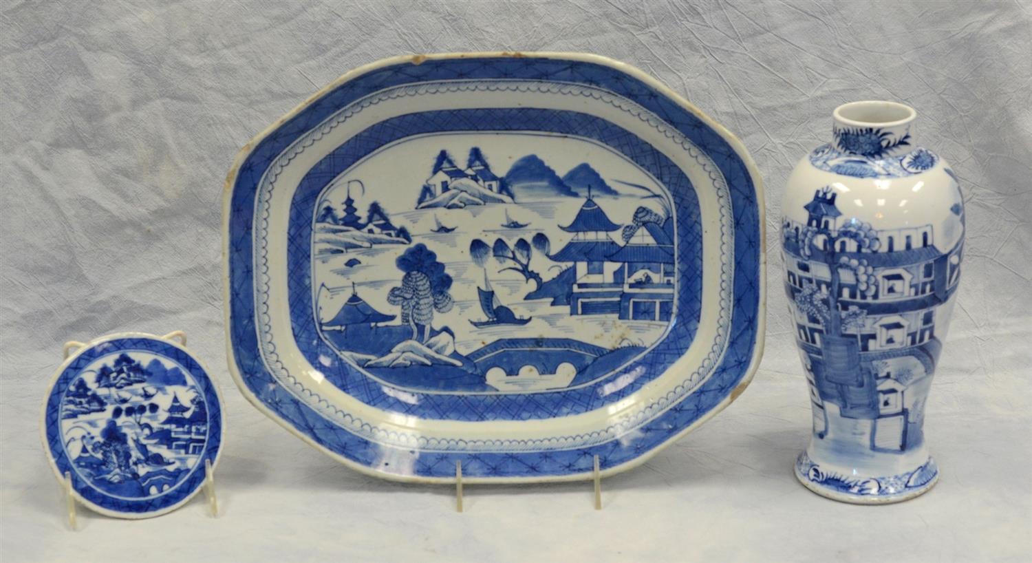 Appraisal: Pieces of Chinese blue and white porcelain to include a