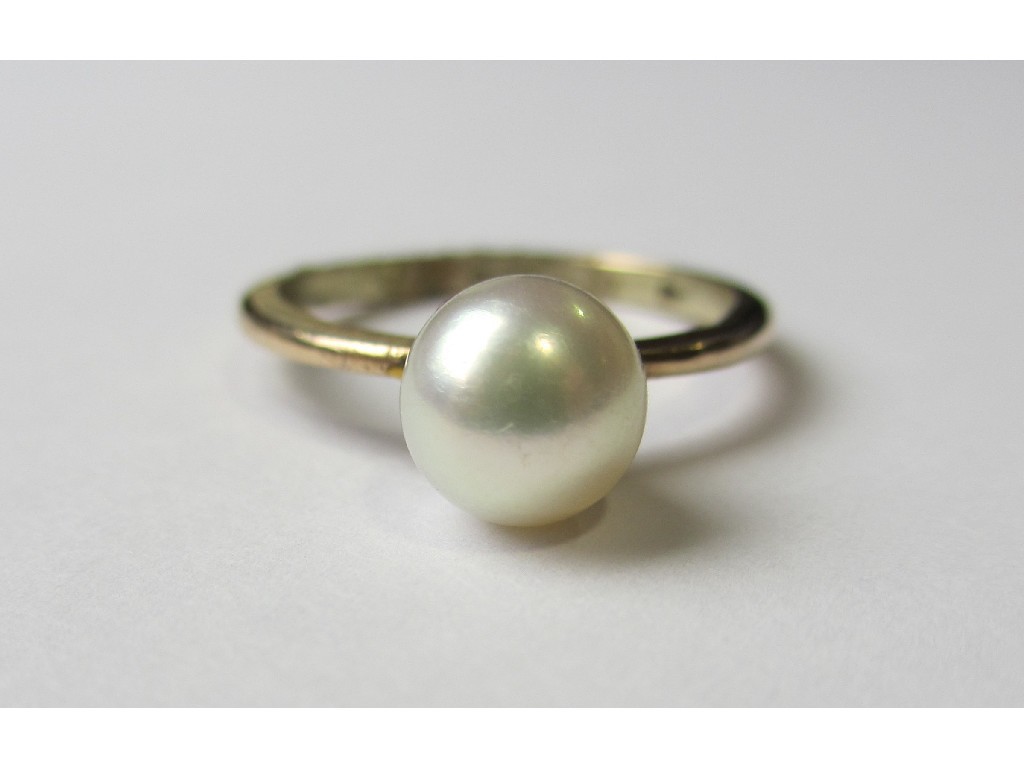 Appraisal: A Victorian ct gold cultured pearl single stone ring