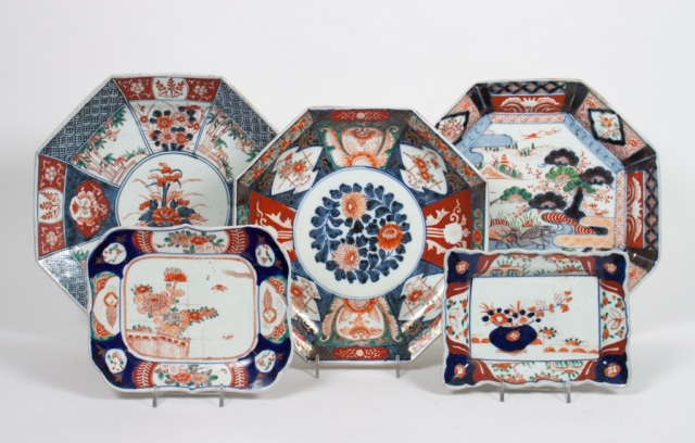 Appraisal: Five Japanese Imari porcelain shaped dishes fourth quarter- th century