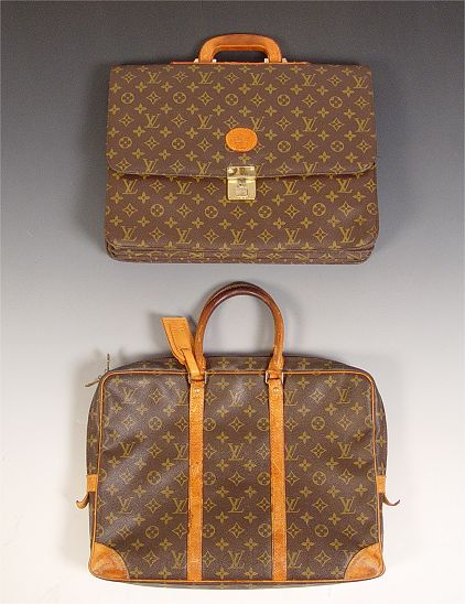 Appraisal: LOUIS VUITTON HANDBAG BRIEFCASE Includes Soft briefcase with compartments and