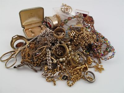 Appraisal: A large quantity of jewellery and costume jewellery etc