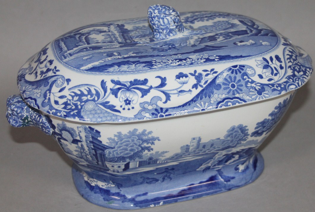 Appraisal: A Copeland Spode Italian soup tureen and cover with printed