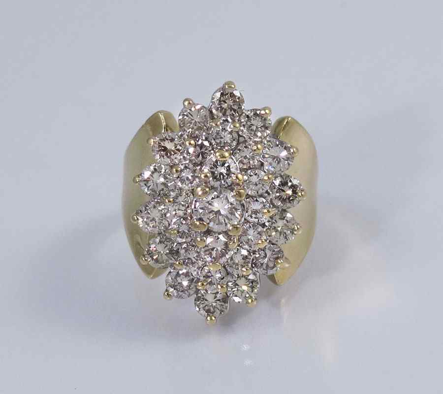 Appraisal: DIAMOND K GOLD STONE RING K yellow gold ring with