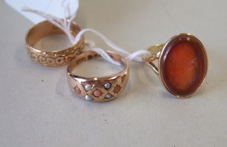 Appraisal: A gold and oval cornelian intaglio ring carved as the