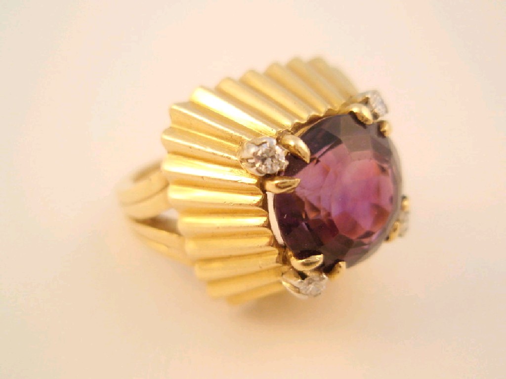 Appraisal: A ladies amethyst and tiny diamond set dress ring 's