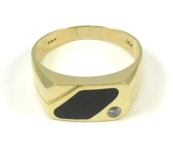 Appraisal: MAN'S BLACK ONYX AND DIAMOND RING k yellow gold set