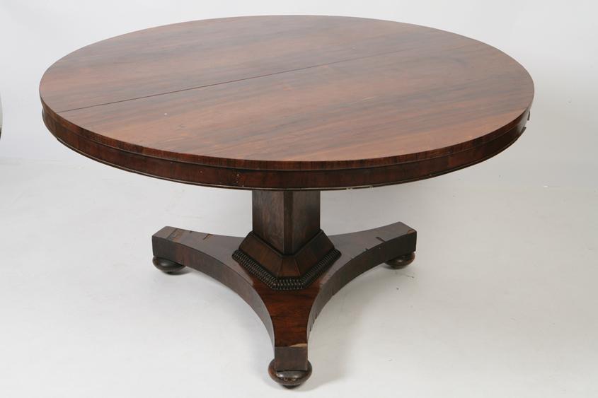 Appraisal: A REGENCY ROSEWOOD BREAKFAST TABLE the circular top above a