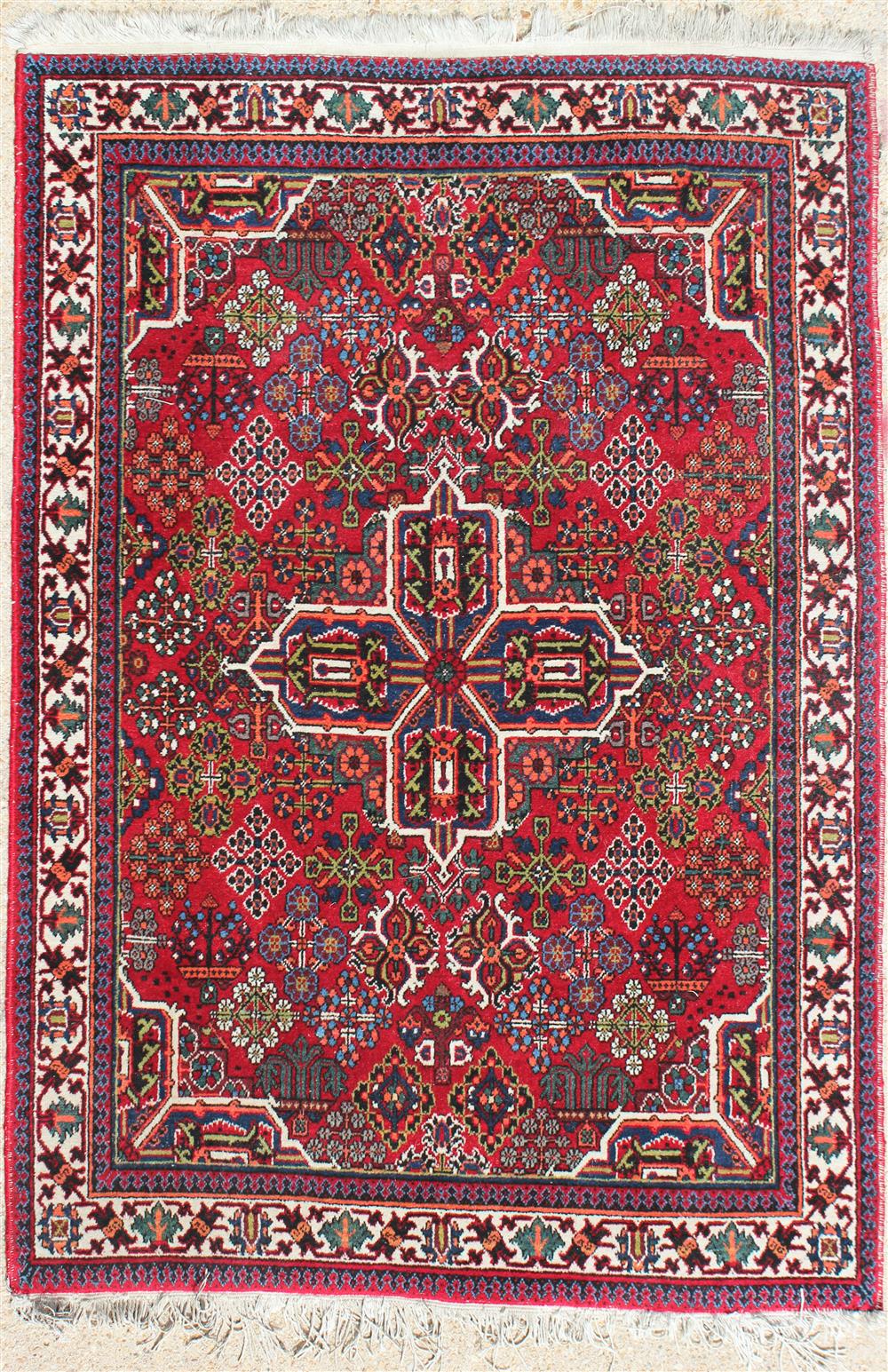 Appraisal: LILIHAN RUG wool the central medallion surrounded by decorative clusters