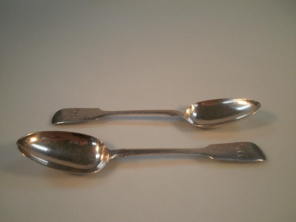 Appraisal: A pair of Victorian silver fiddle pattern spoons with monogram